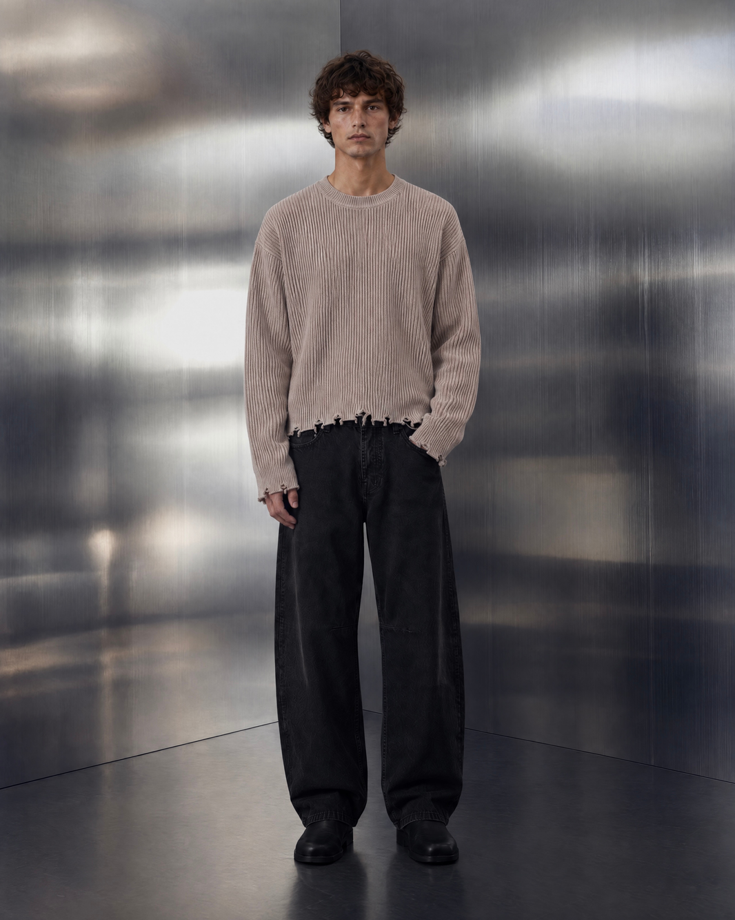 maglione con bordi destrutturati